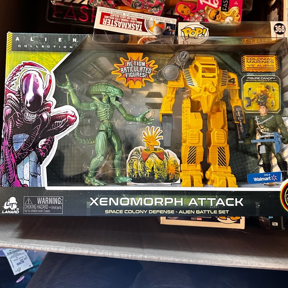 Xenomorph Attack Alien Battle Set - Yellow and Green